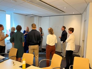 IMG_0085_klein clubje discussie over deelthema-klein